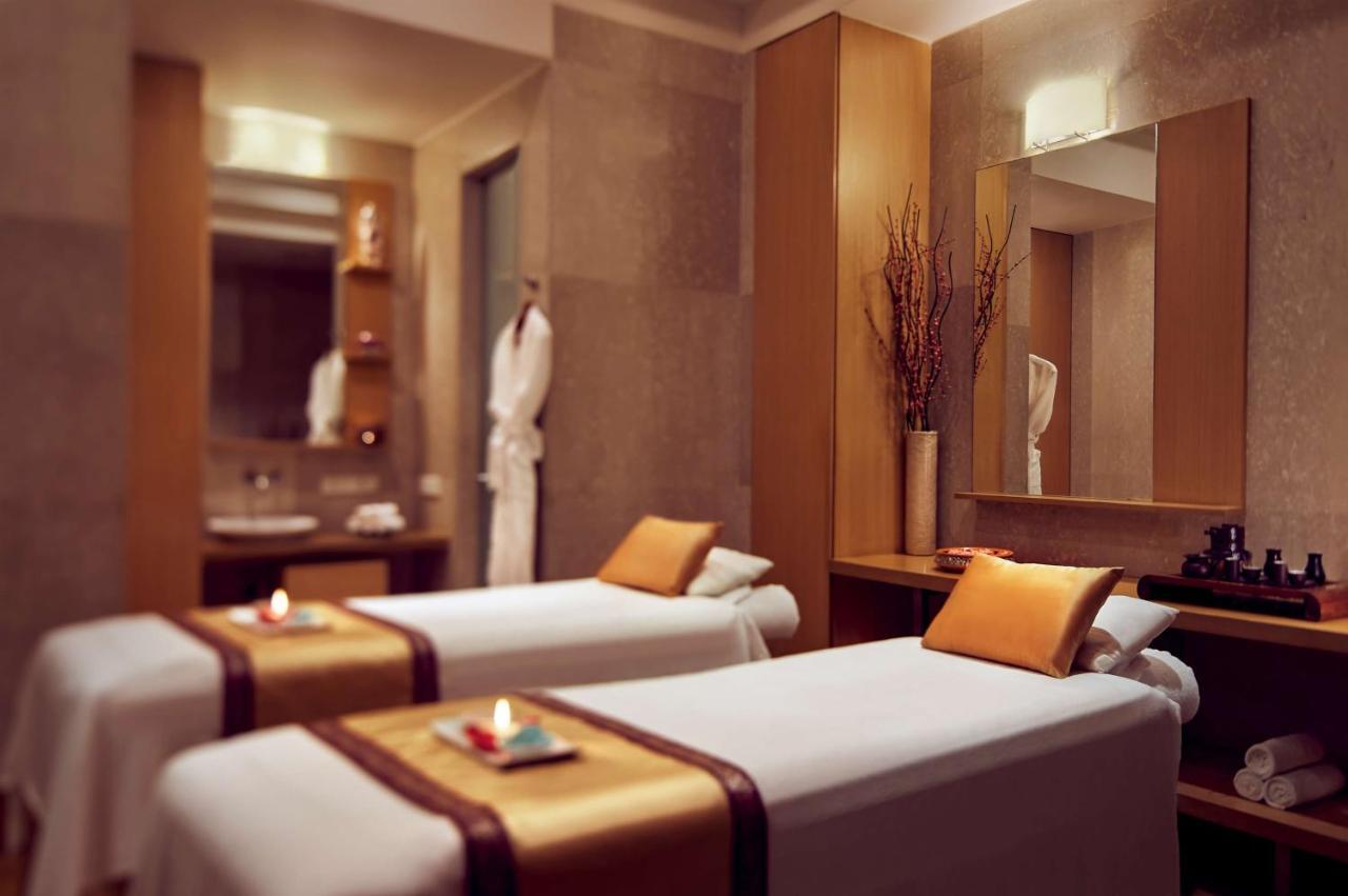 Grand Hyatt Mumbai Hotel And Residences Eksteriør bilde A spa treatment room