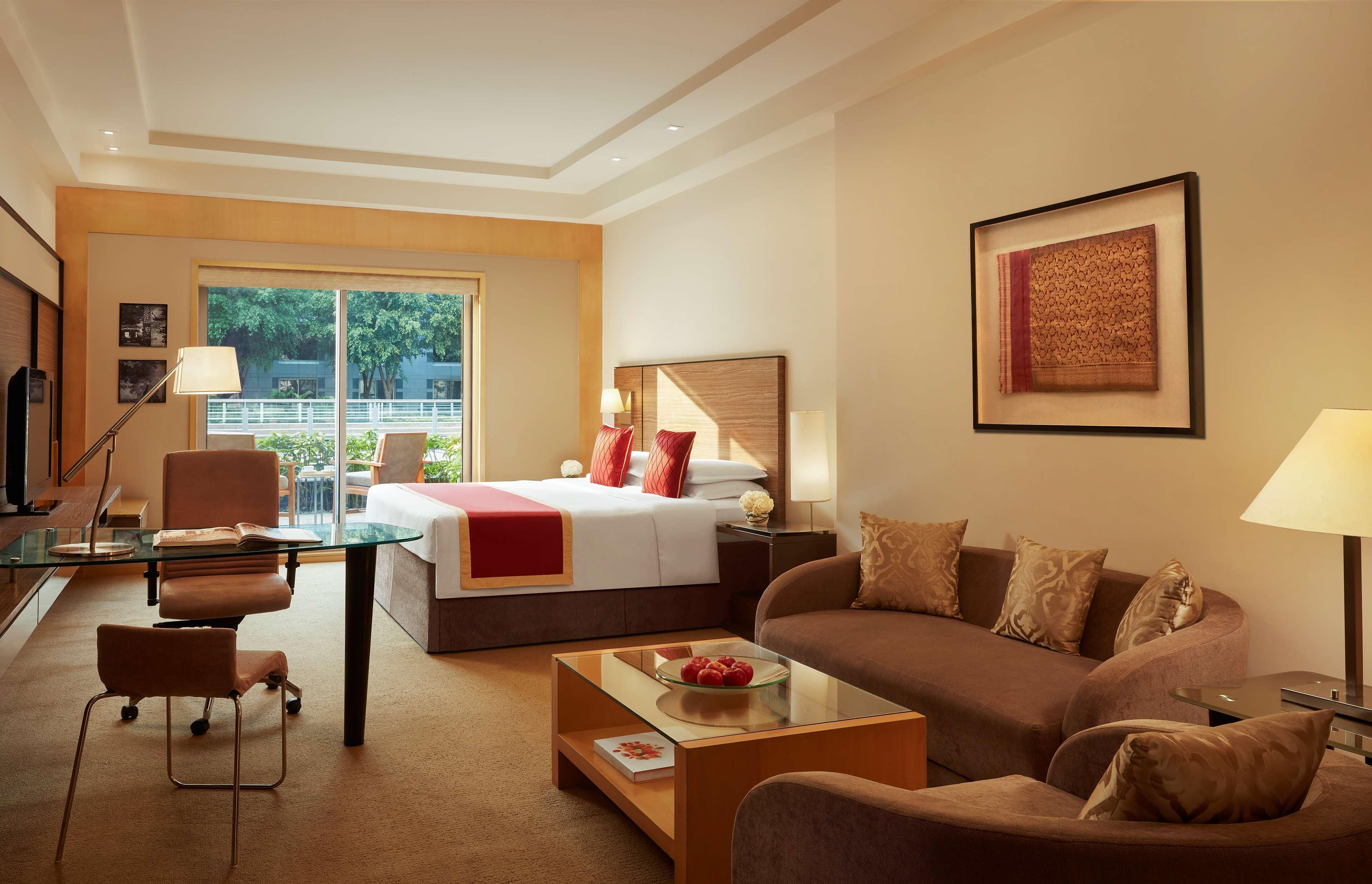 Grand Hyatt Mumbai Hotel And Residences Eksteriør bilde A suite at the Taj Bengal