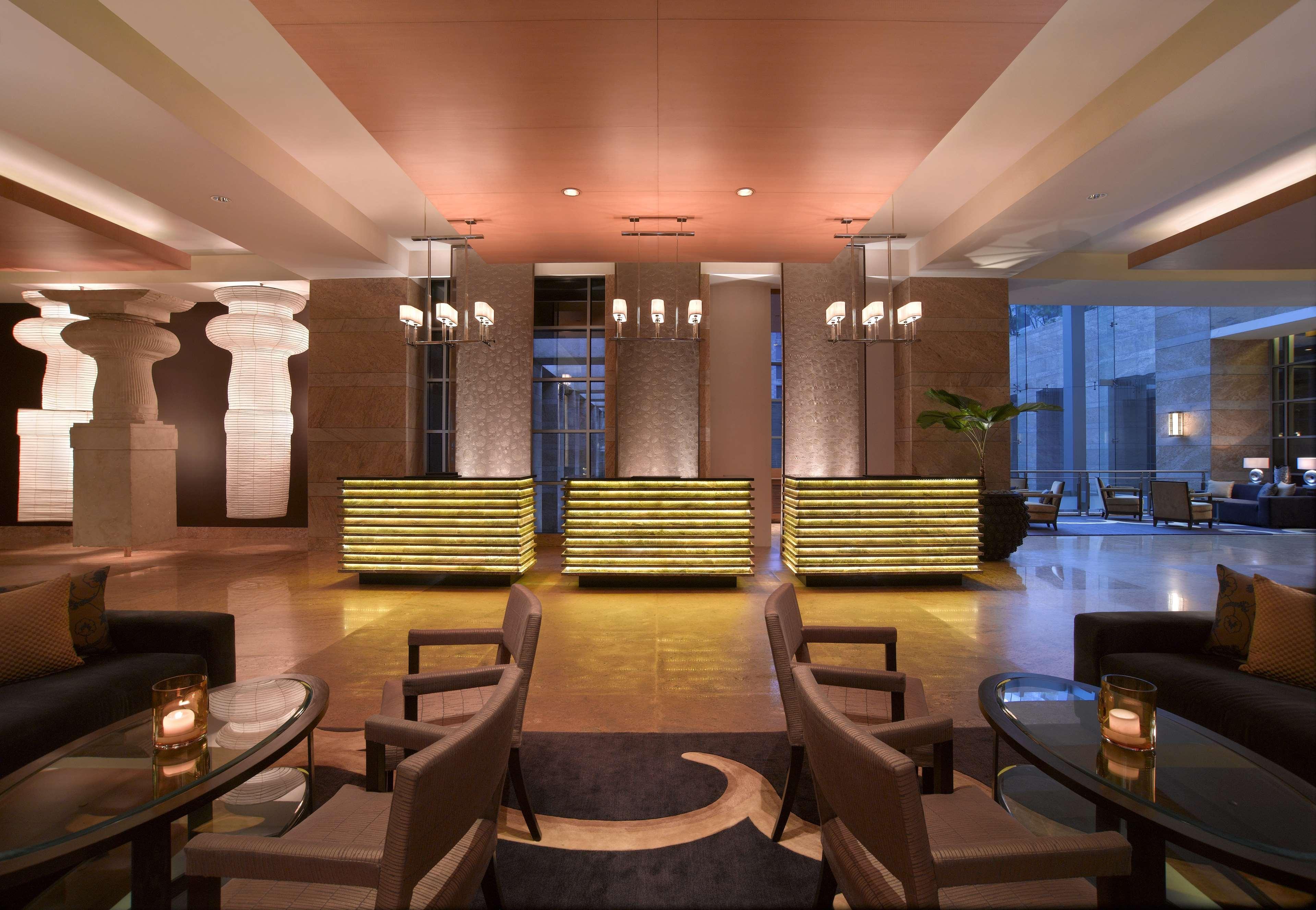 Grand Hyatt Mumbai Hotel And Residences Eksteriør bilde The lobby of the hotel