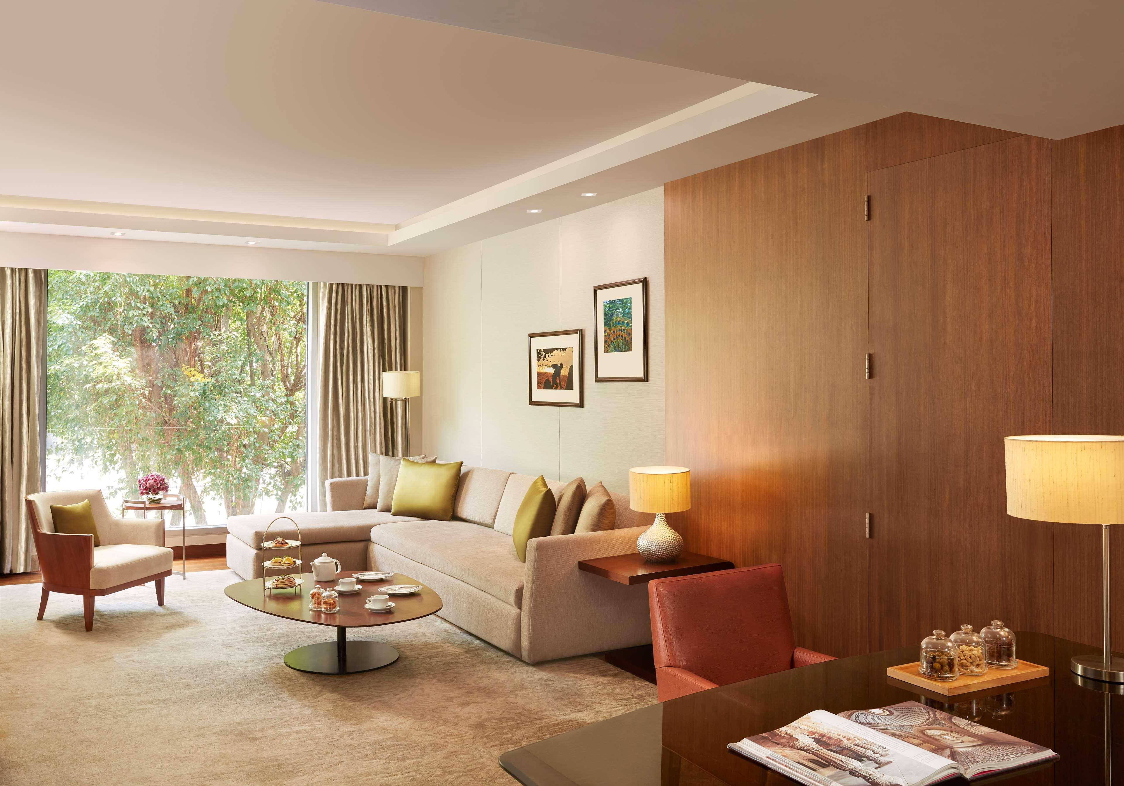 Grand Hyatt Mumbai Hotel And Residences Eksteriør bilde A living room at the Taj Mahal Palace