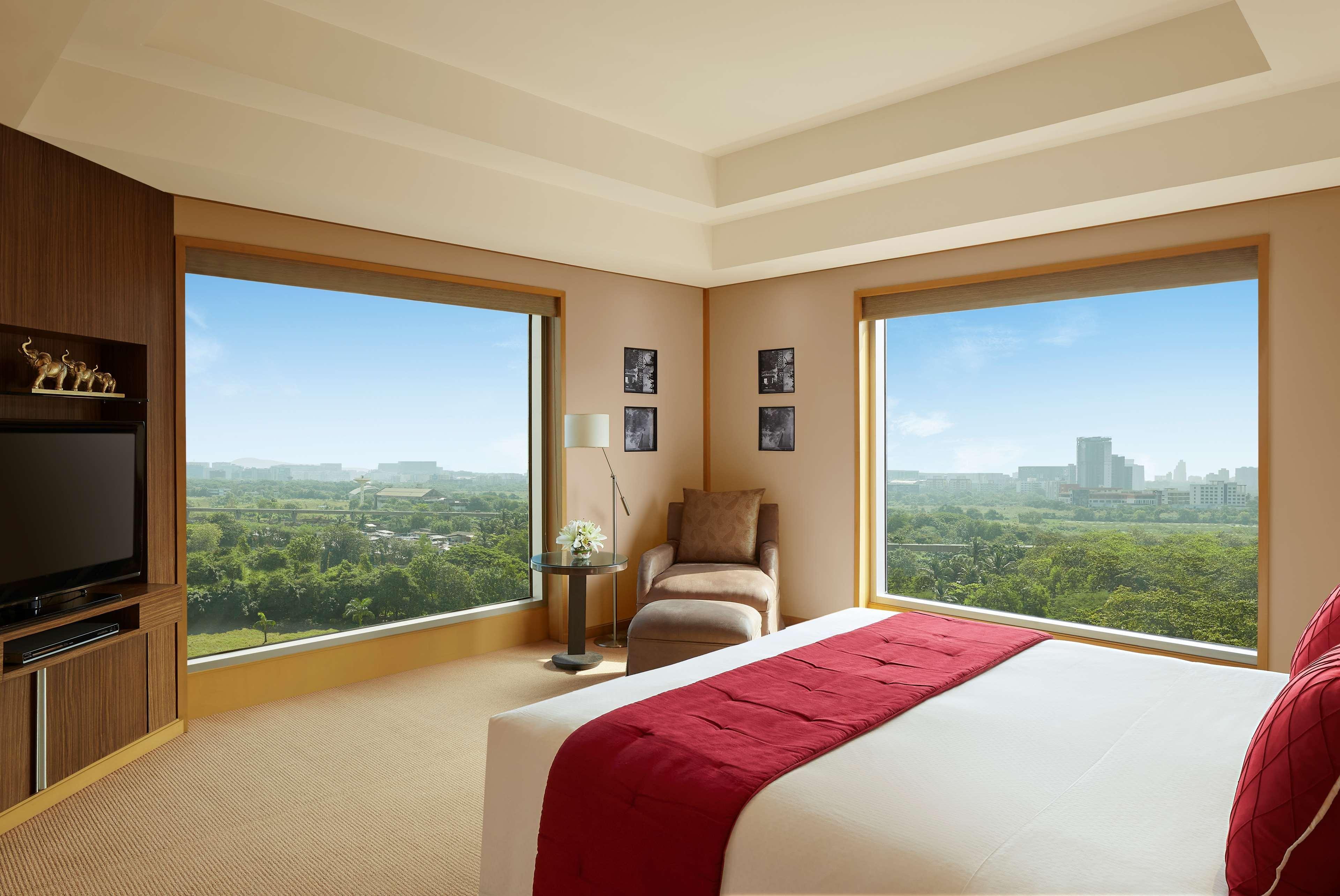 Grand Hyatt Mumbai Hotel And Residences Eksteriør bilde A bedroom at The Oberoi, Mumbai