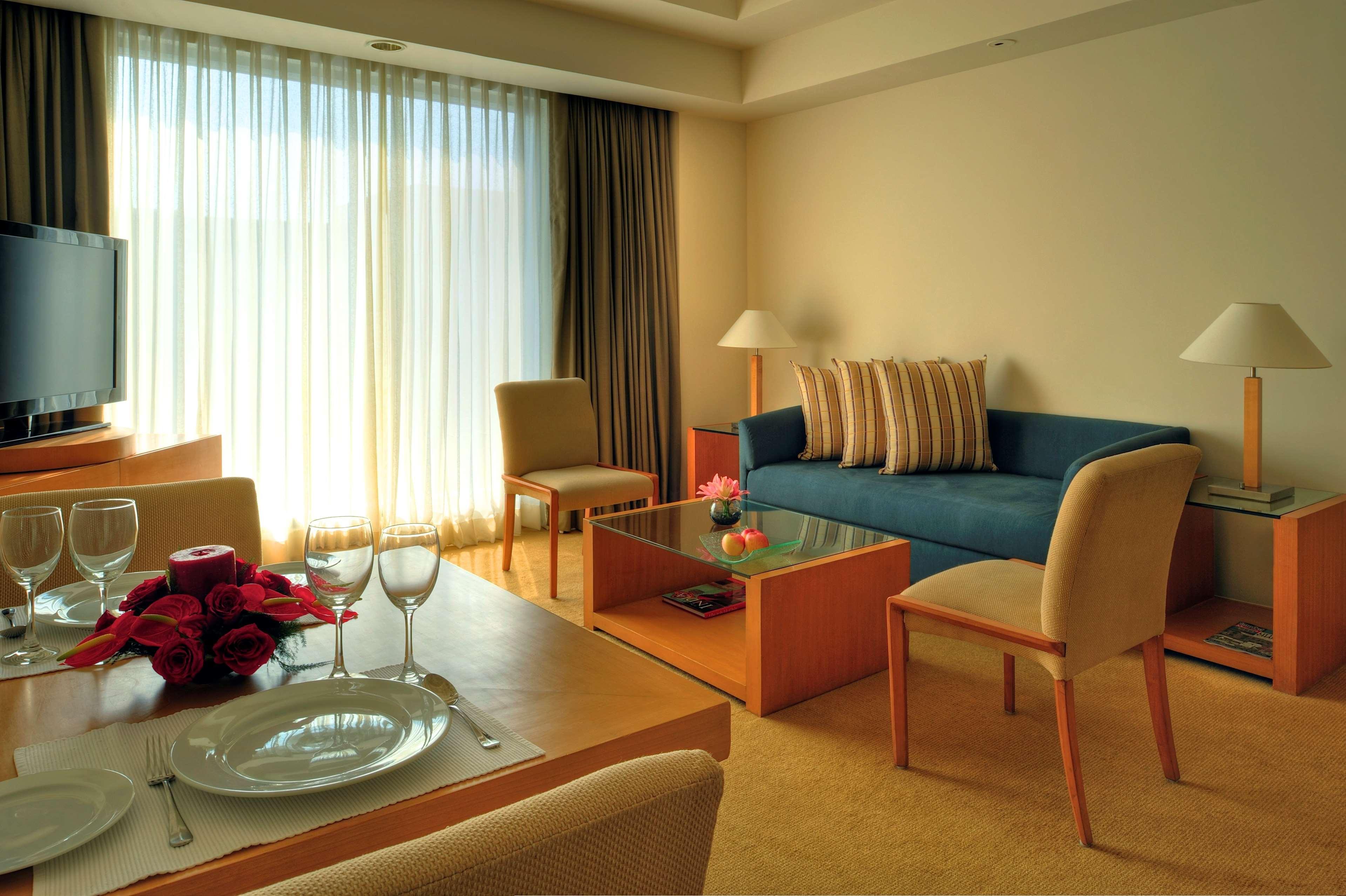 Grand Hyatt Mumbai Hotel And Residences Eksteriør bilde A living room