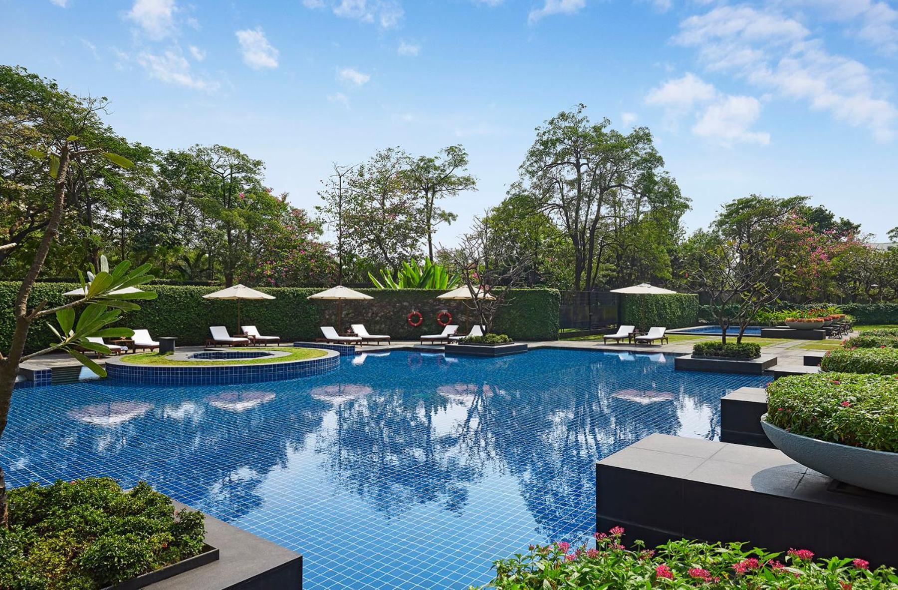 Grand Hyatt Mumbai Hotel And Residences Eksteriør bilde The pool at The Park, Hyderabad