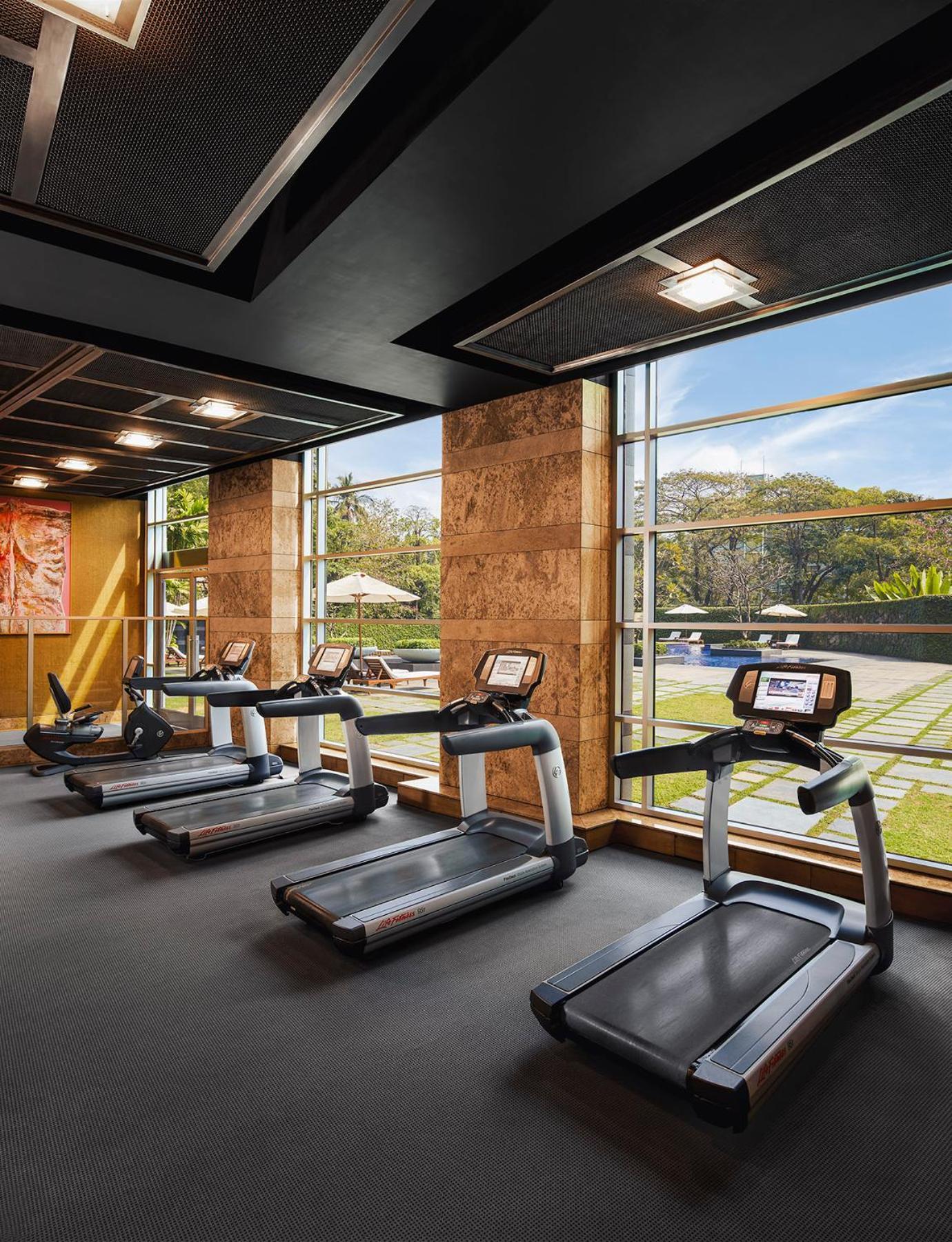 Grand Hyatt Mumbai Hotel And Residences Eksteriør bilde The gym at the Taj Bengal