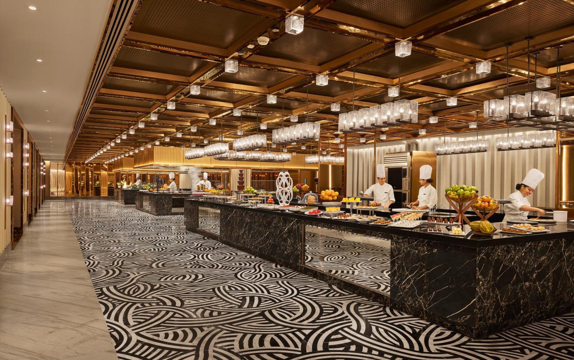 Grand Hyatt Mumbai Hotel And Residences Eksteriør bilde The buffet at the hotel